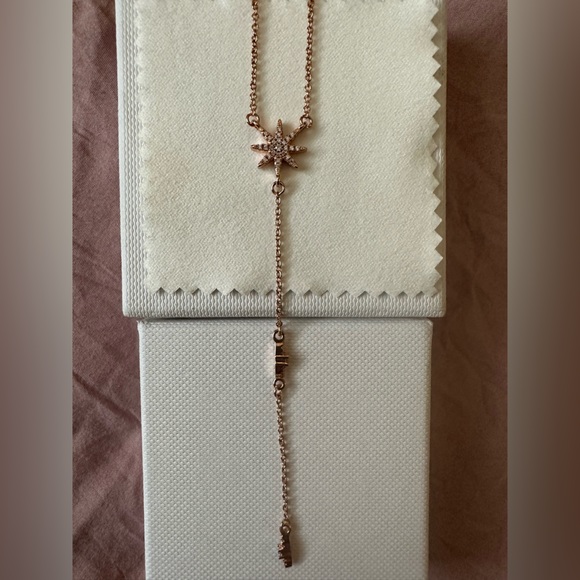 Espere Y-Drop Star Necklace - Picture 4 of 5